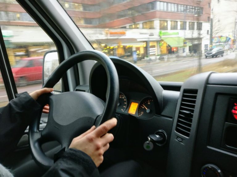 Szkolenie Zawodowe Kierowców: Klucz do Bezpiecznej i Efektywnej Jazdy